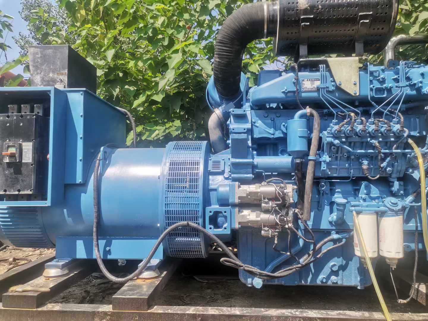 淮上详细说明降低 800kW 柴油发电机输出电流波动的方法